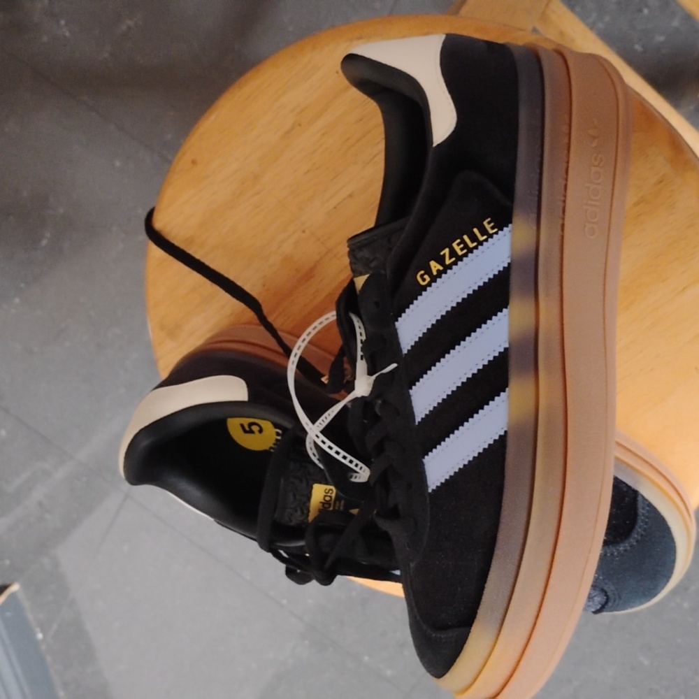 NWT Adidas Gazelle Bold Sneakers LAVANDA/BLACK